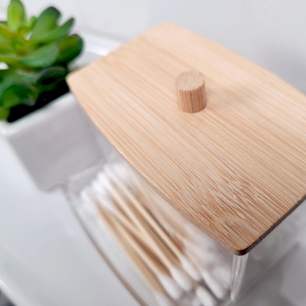 <strong>Wattestäbchen-Box + 100 Bambus Wattestäbchen</strong> aus Kunststoff mit Bambusdeckel – Bild 3